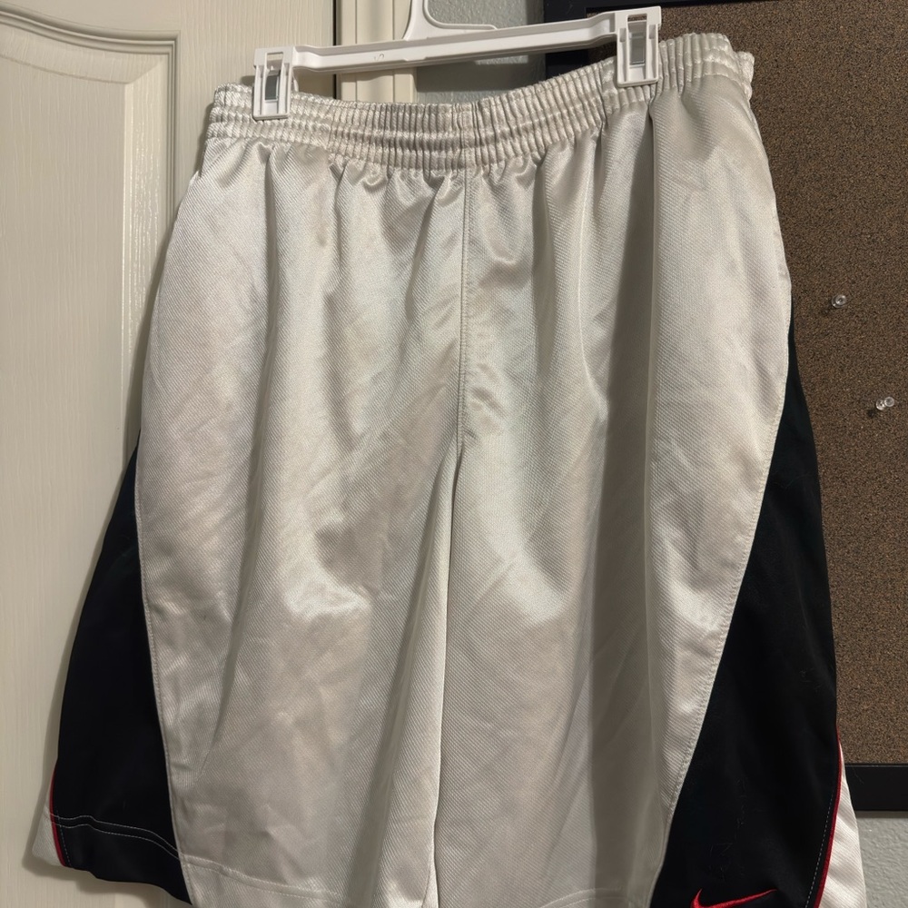 Vintage Nike Men's White and Black Athletic Shorts